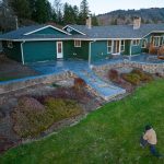 Custom Cut Ashlar Pattern & 13′ Medallion with Random Stone Concrete Retaining Wall