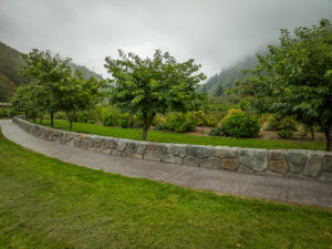 retaining wall random stone
