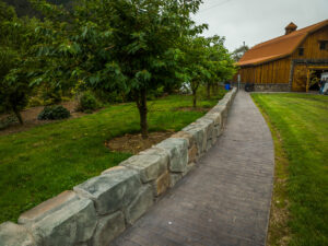 retaining wall random stone