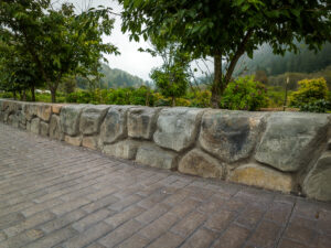 retaining wall random stone