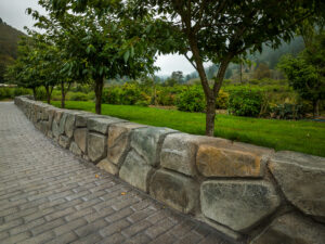 retaining wall random stone