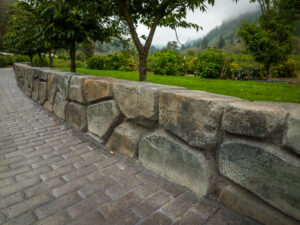 retaining wall random stone