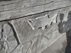 vertical stone overlay concrete