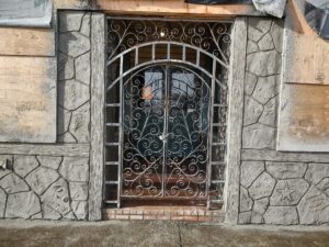 vertical stone overlay concrete