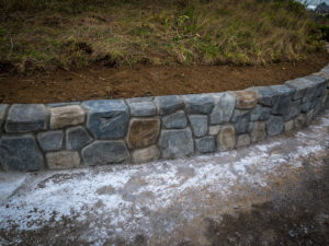 Retaining wall random stone concrete