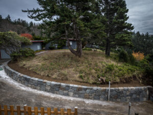 Retaining wall random stone concrete