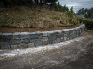 Retaining wall random stone concrete