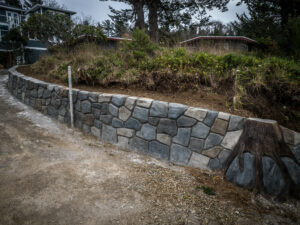Retaining wall random stone concrete
