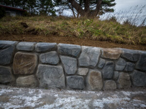 Retaining wall random stone concrete