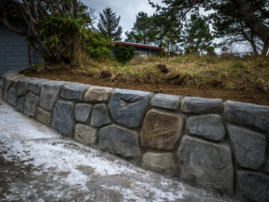Retaining wall random stone concrete
