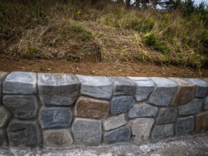 Retaining wall random stone concrete