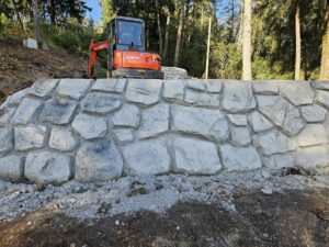 formless concrete retaining wall & hardscaping natural stone concrete