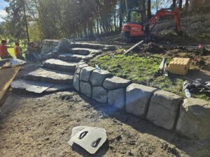 formless concrete retaining wall & hardscaping natural stone concrete