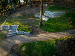 formless concrete retaining wall & hardscaping natural stone concrete