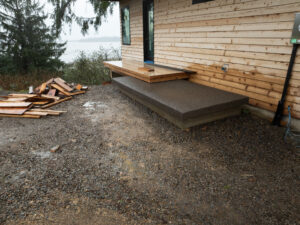 concrete medallion and flagstone patio