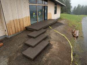 concrete medallion and flagstone patio