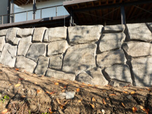 concrete retaining wall