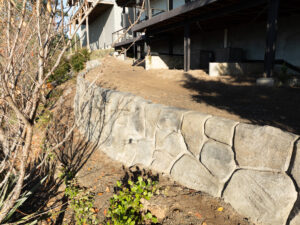 concrete retaining wall
