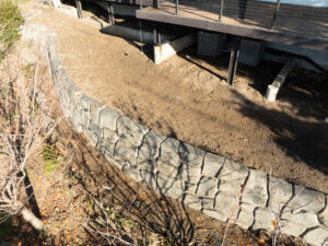 concrete retaining wall